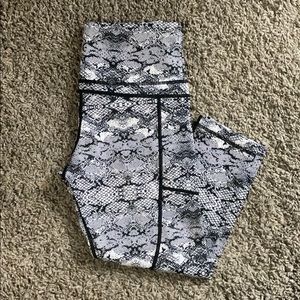 Zyia light n tight capri Sz 4